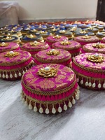 Boîtes Ladoo en acier faites à la main pour cadeaux, invitation de faveur, cadeaux de retour, fruits secs, boîtes Ladoo Pooja Sweets Bhaji