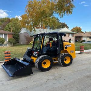 Achetez un chargeur compact JCB 270, capacité de 3 tonnes, chargeur de tracteur puissant pour les travaux de construction, haute performance, livraison rapide - Product Image 2