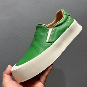 รองเท้ากีฬาลำลองสำหรับผู้ชาย รองเท้าผ้าใบกีฬาน้ำหนักเบาสำหรับวิ่ง เดิน และออกกำลังกาย ระบายอากาศได้ดี พร้อมพื้นรองเท้าที่ใส่สบาย - Product Image 2