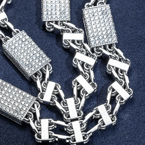 Collar con Colgante de Mano de Hamsa con Circonitas, Personalizado - Product Image 4