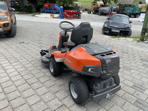 Tondeuse autoportée diesel Husqvarna R216TC de qualité supérieure avec moteur Kubota, transmission intégrale et plateau frontal commercial, à vendre - Product Image 4