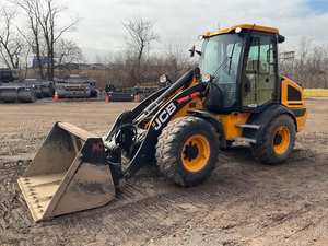 Cargadora Compacta de Orugas JCB 409 2021 - Motor Diésel de Alto Rendimiento para Construcción y Agricultura - Product Image 3