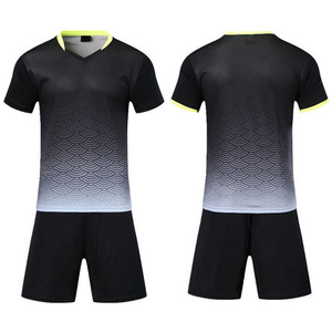 เสื้อฟุตบอลแขนสั้น OEM แบบกำหนดเอง ระบายอากาศได้ดี น้ำหนักเบา ผลิตจากโพลีเอสเตอร์ 100% ป้องกันแบคทีเรีย MOQ ต่ำ ผลิตในปากีสถาน - Product Image 4