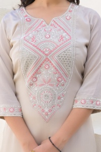 Salwar Kameez pakistanaise de la meilleure qualité avec Dupatta assorti pour mariage et fête disponible aux prix de gros - Product Image 4