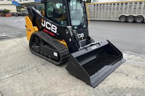2025 JCB 215T Skid Steer Compact Tracked Power pour terrain difficile - Product Image 2