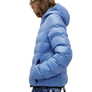 Vente en gros 2022 Doudoune à capuche en satin personnalisé Hiver imperméable unisexe avec décoration en fourrure et impression de logo - Product Image 2