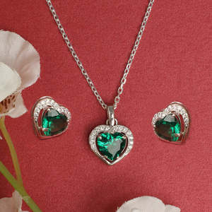 Parure de bijoux CLARA en argent sterling 925, pendentif cœur vert foncé, boucles d'oreilles et chaîne plaqués rhodium avec zircone suisse, idéal pour un cadeau - Product Image 2