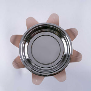 Casserole en métal de forme ronde, chauffe-plats de table faits à la main, plat isolé au design floral pour le stockage des aliments, ustensiles de cuisine - Product Image 2