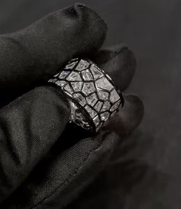 Bague de luxe pour femme, tendance, en or 18 carats, sertie de diamants baguette cultivés en laboratoire, taille brillant, certifiée IGI - Product Image 2