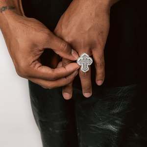 Bague de mariage personnalisée en diamant Moissanite taillée baguette plaquée or, cadeau de fête d'anniversaire parfait pour lui - Product Image 4