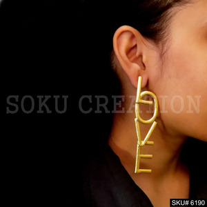 Pendientes de tuerca grandes con diseño de amor chapados en oro hechos a mano, joyería de latón llamativa única para aniversarios de moda SKU6190 - Product Image 1