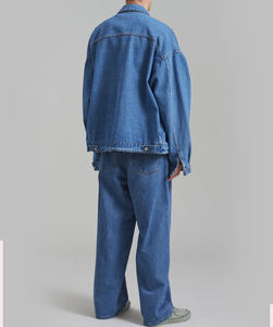 แจ็คเก็ตยีนส์ผู้ชายพรีเมียมสำหรับฤดูหนาว แขนยาว สีอ่อน แบบกลับด้านได้ เป็นมิตรกับสิ่งแวดล้อม สไตล์ลำลอง สตรีทแวร์ แฟชั่นเมือง ทรงหลวม ด้านหน้า - Product Image 2