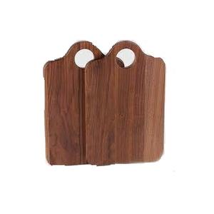 Ensemble de deux blocs hachoirs en bois brun pour la cuisine. Planche à découper attrayante pour les légumes et les fruits. - Product Image 1