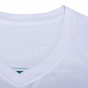 2022 Logo personnalisé ensemble d'uniformes de basket-ball de sport pour hommes de haute qualité respirant grande taille y compris maillot et short - Product Image 4