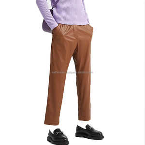 กางเกงหนังเทียมสีน้ำตาลทันสมัยสำหรับผู้ชายเอวยางยืดมีกระเป๋าเหมาะสำหรับสตรีทแวร์และลุคลำลอง - Product Image 2