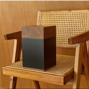 Urna antigua de nogal negro para cremación humana Urna de madera de ceniza para funeral DE AYAANS - Product Image 1