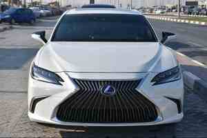 ES 350 2024 d'occasion, conduite à gauche, sièges en cuir, caméra de recul, à vendre en bon état - Product Image 5