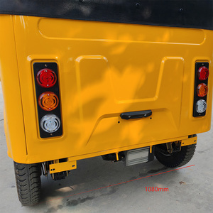 Pousse-pousse électrique à 4 passagers à trois roues avec sièges confortables pour <span class=keywords><strong>taxi</strong></span> urbain et navette de villégiature - Product Image 5