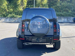 Land Rover Defender 110 P400 X-Dynamic SE Automatique AWD Super Blue 2024 avec jantes en alliage R18 foncées, toit ouvrant, démarrage à distance et intérieur en cuir (occasion) - Product Image 4