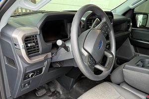 SUPER CLEAN - Ford F-150 XL 4x4 Coyote V8 2024 Usado, con Supercargador Whipple, Neumáticos R21, Color Azul Metálico Atlas, Bajo Kilometraje, SUV - Product Image 6