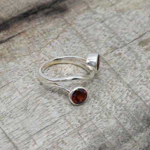 แหวนพลอยโกเมนทรงเหลี่ยมธรรมชาติ เงินแท้ 925 แหวนเงินทำมือสำหรับผู้หญิง ผู้ผลิตขายส่ง - Product Image 4