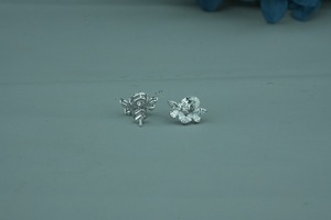 Boucles d'oreilles en diamant Trendy Plaqué or blanc et rose Certifié IGI pour fête de mariage ou cadeau - Product Image 4