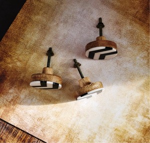 Poignée de porte de tiroir de cuisine en bois et résine de forme carrée faite à la main, couleur, forme et taille personnalisées, fabriquée en Inde - Product Image 6