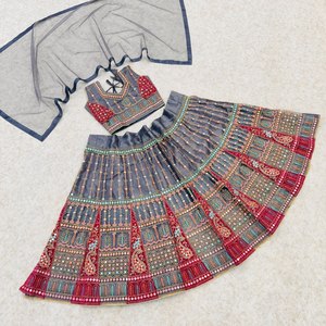 ENFANTS Spécial Navratri Festive & Party Wear Multi Stone & Diamond Work Énorme Flair Pattern Traditionnel Chaniya Choli Avec Dupatta - Product Image 5