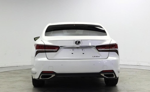 Lexus LS-500 2020, Sedán de Lujo, Vehículo Premium de Gasolina, Espacioso, 4 Puertas, Ideal para Viajes de Negocios - Product Image 3