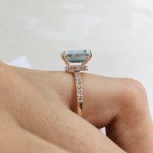 Anillo Solitario Unisex de Oro Rosa Sólido de 14K con Aguamarina de Corte Esmeralda y Diamante Redondo, Regalo para Boda, Compromiso o Fiesta - Product Image 3