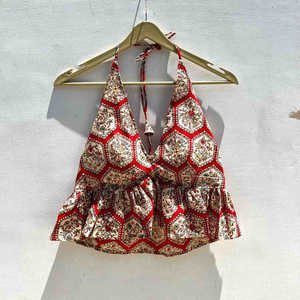 Top Corto de Algodón Rojo Tradicional con Cuello Halter y Tejido Calado - Product Image 1