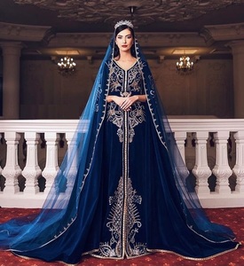 2024 Superbe robe Caftan en velours bleu avec broderie Zari Dabka Work Crystal Glass Beadsstonesequence en soie et lin - Product Image 2