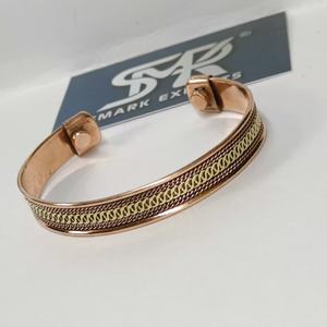 กำไลข้อมือทองแดงแม่เหล็กแบบเปิด ดีไซน์ดั้งเดิม งานฝีมือโลหะ ทำด้วยมือ ปรับขนาดได้ น้ำหนักเบา ลายโซ่ถัก - Product Image 2