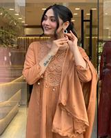 Ensemble Kurtis 3 pièces avec broderie et séquence de travail Tenue ethnique élégante pour femmes Parfait pour les mariages, les fêtes et les festivals