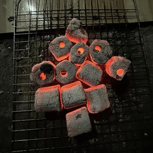 Charbon de bois de noix de coco Vietnam | Charbon de barbecue et de shisha de qualité supérieure pour l'exportation 2025 - Product Image 2