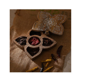 Boîte à épices en bois de manguier massif 3 compartiments Design exclusif avec couvercle Boîte à épices en bois de haute qualité - Product Image 1