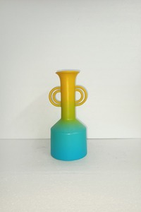 Handmade Nordic Metal Flower Vase Two Tone Color Minimalist Design High Quality Rust Resistant Finish for Luxurious Home Decor - Product Image 4