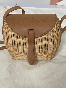 Sac fourre-tout décontracté tissé à la main pour femmes avec couvercle en cuir Style de plage personnalisable avec boutons Autre motif - Product Image 5