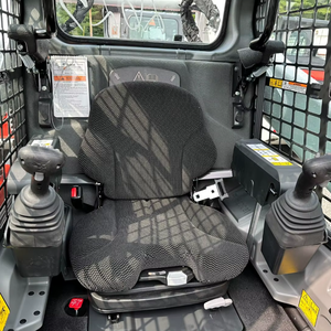 รถตักล้อยาง T770 ที่เชื่อถือได้ ดีไซน์แบบตีนตะขาบขนาดกะทัดรัด อุปกรณ์ไฮดรอลิกคุณภาพสูง ทนทาน เหมาะสำหรับงานจัดสวนและก่อสร้าง - Product Image 5