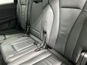 SUV Q7 quattro Premium Plus 55 TFSI 2024 Mythos Negro Metálico, Usado en Excelentes Condiciones y a un Precio Increíble, con Asientos de Cuero y Techo Corredizo - Product Image 4
