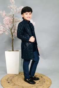 Sherwani Étnico Premium para Niños, de Seda, Tradicional Pakistaní e Indio, para Bodas y Fiestas, Sin Arrugas - Product Image 3