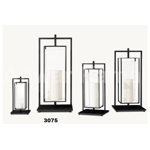 Porte-lanterne en acier inoxydable noir et verre trempé avec fini en laiton pour les fêtes de désherbage à la maison et la décoration de festival - Product Image 1