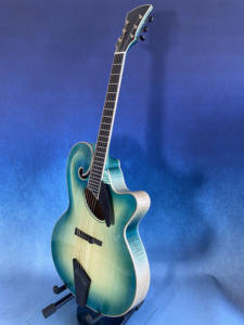 Guitarra Jazz Archtop Hecha a Mano Personalizada - Estilo <span class=keywords><strong>Mandolina</strong></span> Grande, Azul Nitro Yunzhi, 6 Cuerdas, Fondo <span class=keywords><strong>de</strong></span> Arce, Tapa <span class=keywords><strong>de</strong></span> Abeto, Ébano y Latón - Product Image 3