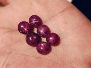 พลอยทับทิมจากธรรมชาติแบบ6-ray แบบหลังเบี้ยแฮนด์เมดอินเดียสีชมพูแดงมีใบรับรอง IGI - Product Image 3