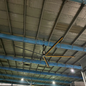 Circulación de aire en ventilador de techo industrial grande Motorreductor con panel VFD inteligente Ideal para enfriar grandes espacios de trabajo - Product Image 1