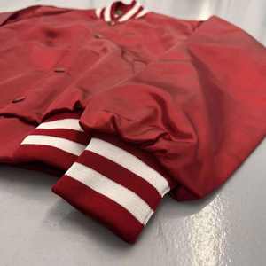 Vestes en satin de soie à col montant écologiques tendance à la vente chaude Vente en gros Logo personnalisé Couleur unie Veste pour homme - Product Image 6