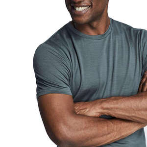 T-shirt de sport léger pour homme en spandex/polyester, séchage rapide, 120g, col rond, manches courtes, design uni, vente en gros - Product Image 5