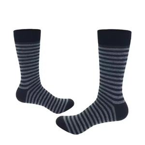2025 Chaussettes de sport en polyester élégantes pour hommes les plus vendues en gros de bonne qualité multifonctionnelles antidérapantes - Product Image 5