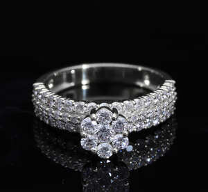 Anillo de racimo floral de diamante natural de oro amarillo de 14 quilates con banda pavimentada de triple fila elegancia radiante y diamantes brillantes - Product Image 2