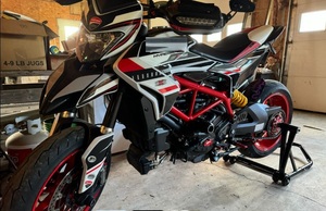 Motocicleta Deportiva de Turismo 2018 Hypermotard 939 - Product Image 3